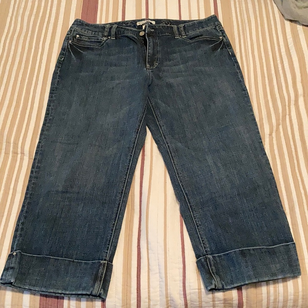 White House Black market capris. Size 14